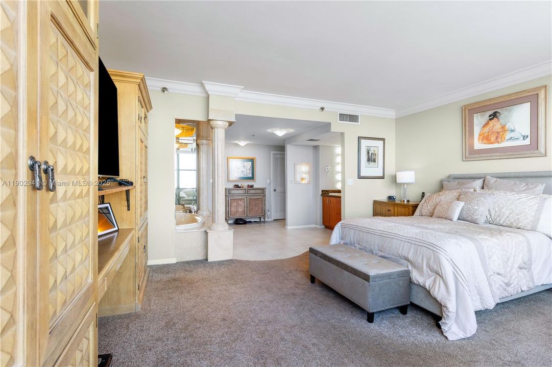 For Sale: $777,500 (2 beds, 2 baths, 1984 Square Feet)