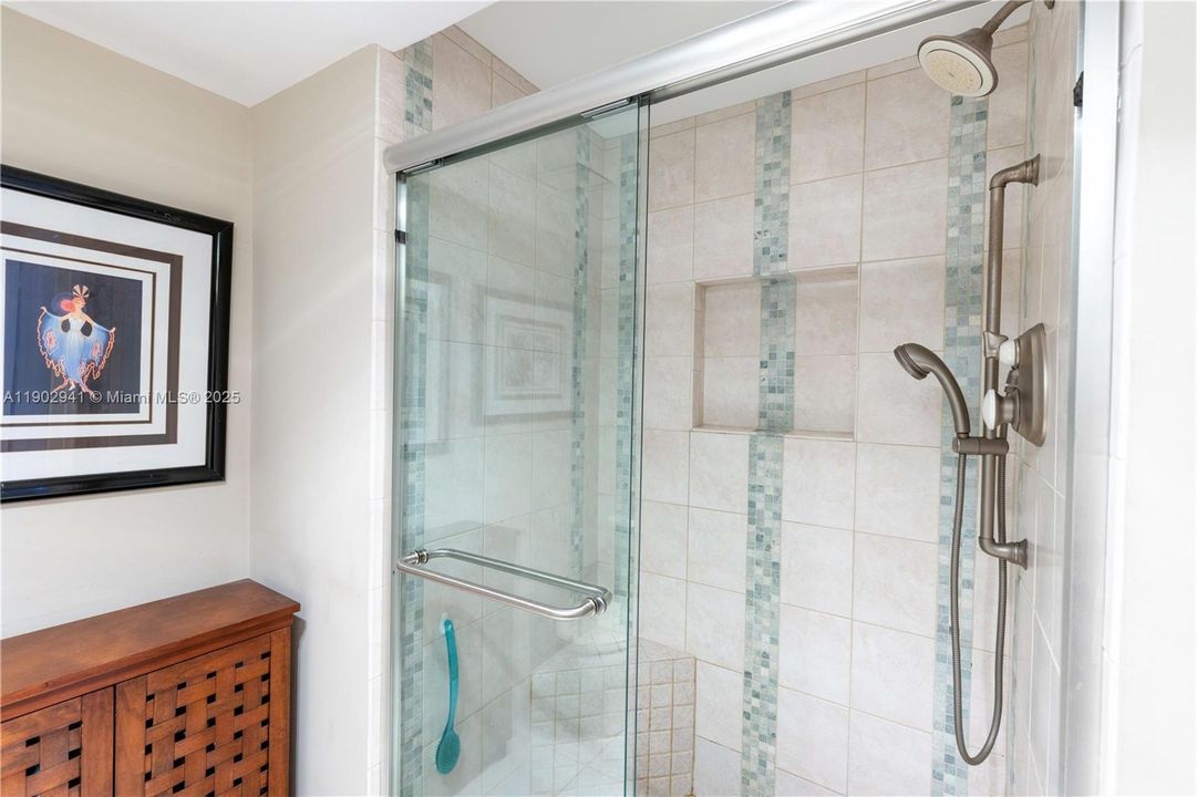 For Sale: $777,500 (2 beds, 2 baths, 1984 Square Feet)