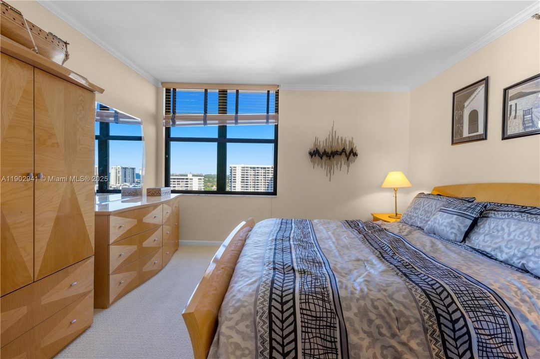 For Sale: $777,500 (2 beds, 2 baths, 1984 Square Feet)