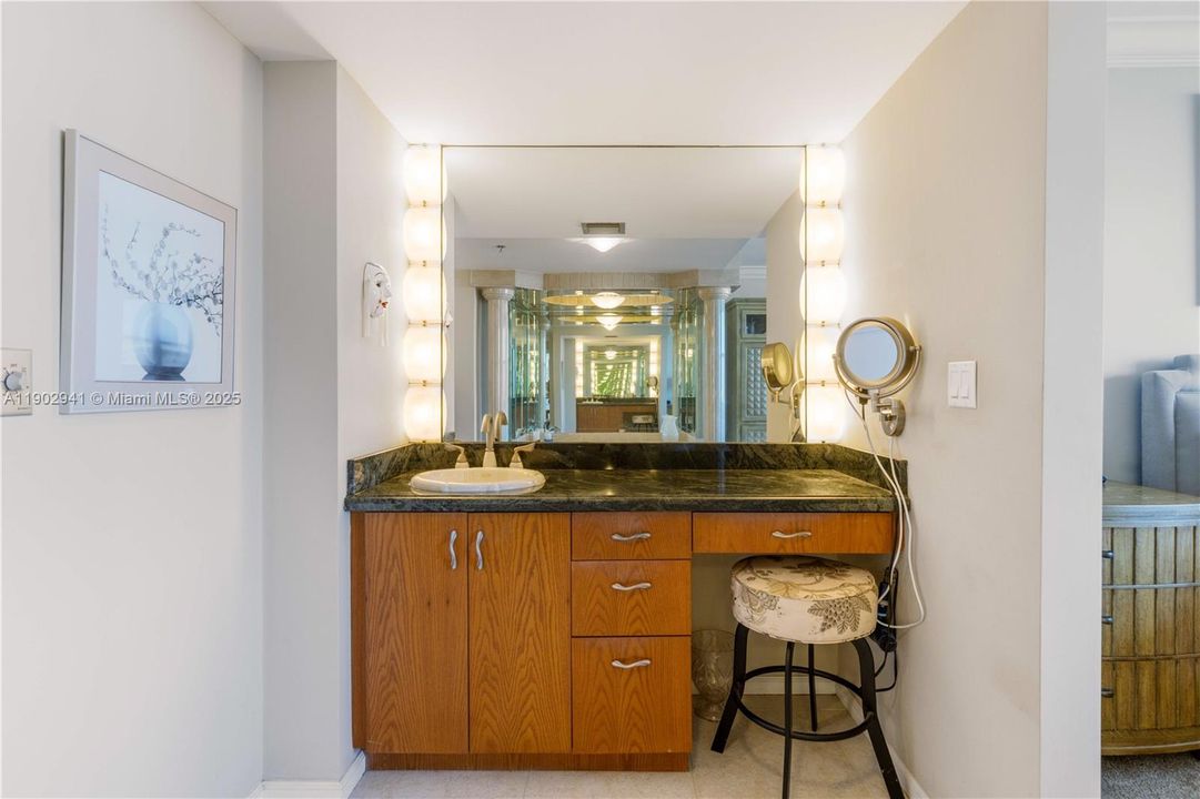 For Sale: $777,500 (2 beds, 2 baths, 1984 Square Feet)