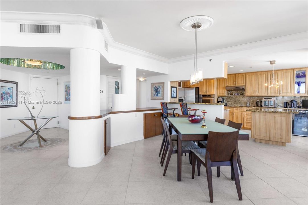 For Sale: $777,500 (2 beds, 2 baths, 1984 Square Feet)