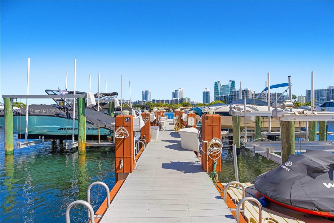 For Sale: $777,500 (2 beds, 2 baths, 1984 Square Feet)