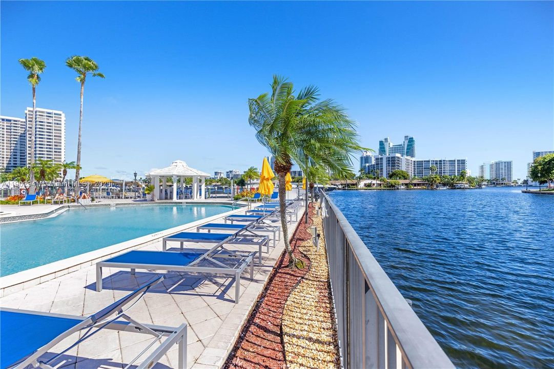 For Sale: $777,500 (2 beds, 2 baths, 1984 Square Feet)