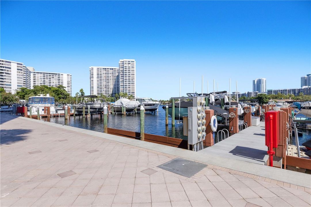 For Sale: $777,500 (2 beds, 2 baths, 1984 Square Feet)