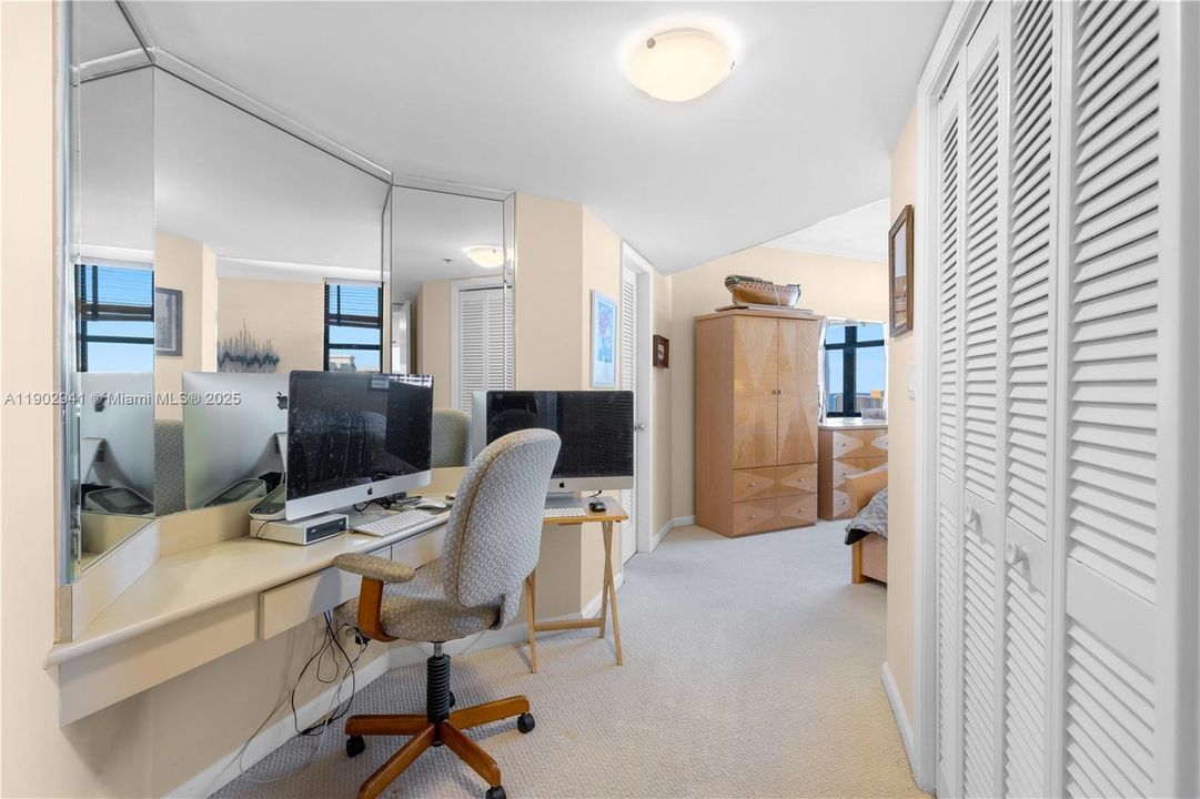 For Sale: $777,500 (2 beds, 2 baths, 1984 Square Feet)