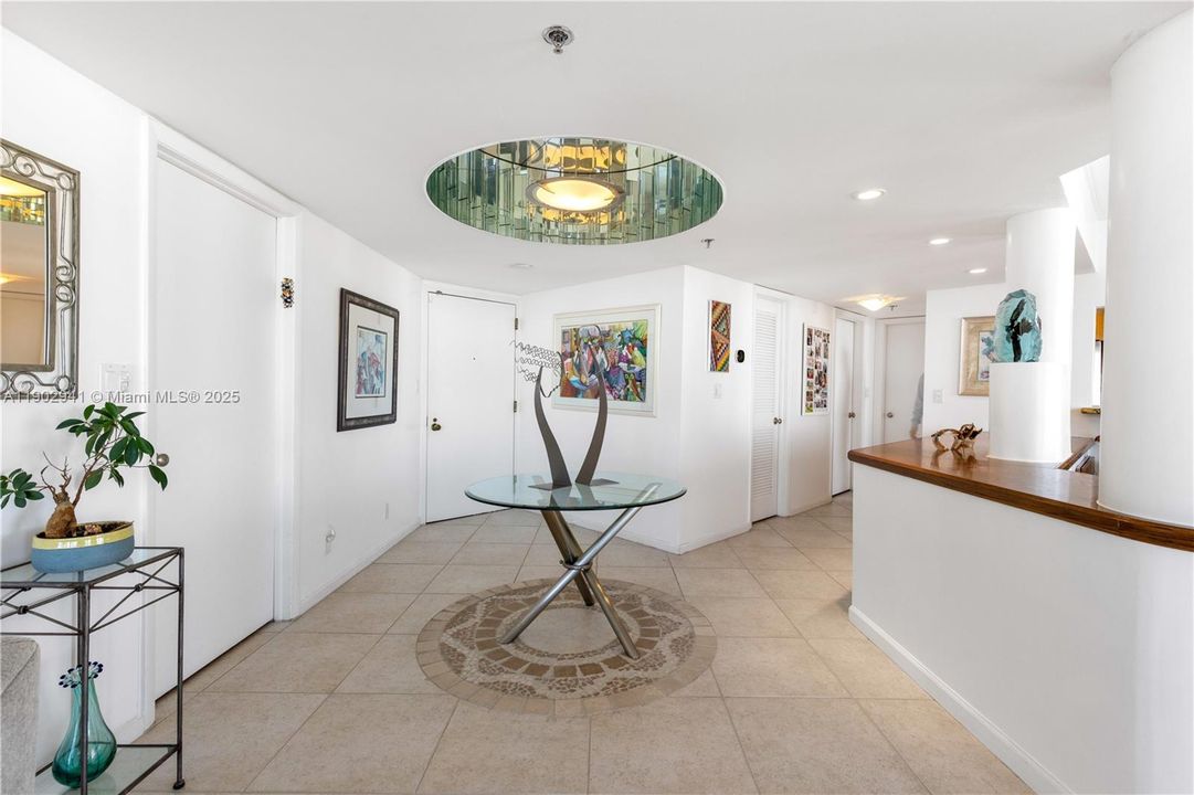 For Sale: $777,500 (2 beds, 2 baths, 1984 Square Feet)