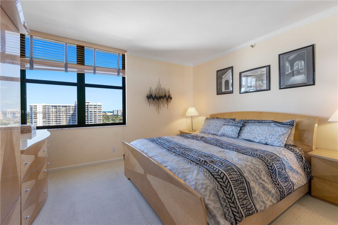 For Sale: $777,500 (2 beds, 2 baths, 1984 Square Feet)