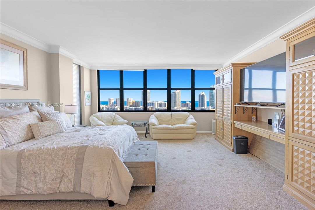 For Sale: $777,500 (2 beds, 2 baths, 1984 Square Feet)