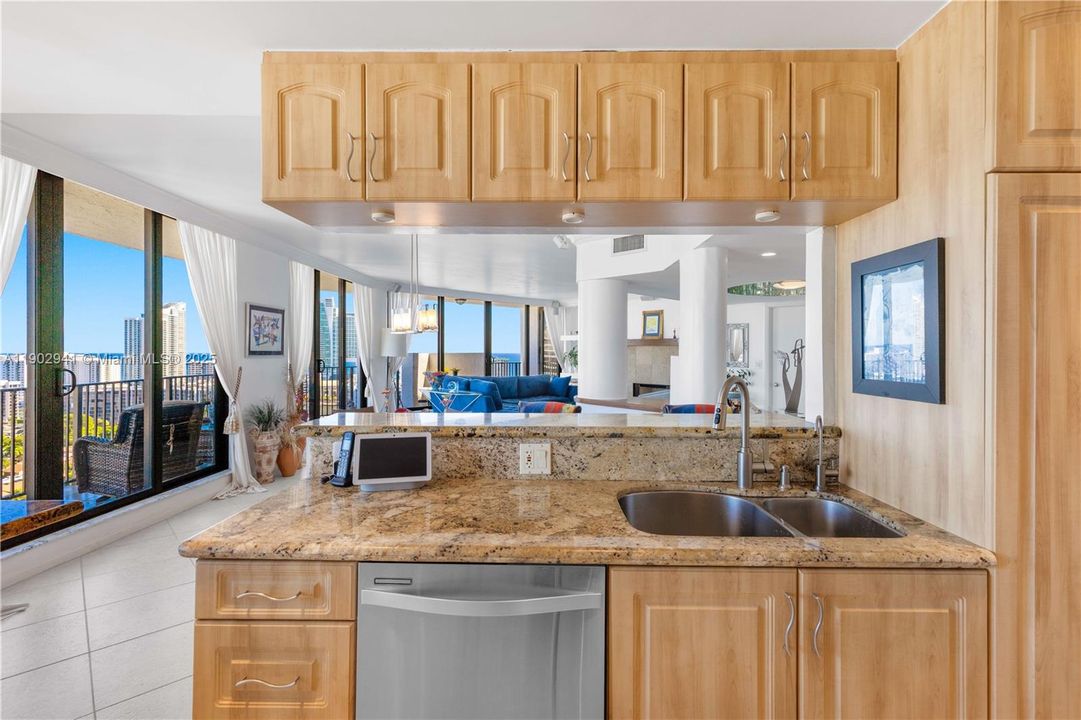 For Sale: $777,500 (2 beds, 2 baths, 1984 Square Feet)