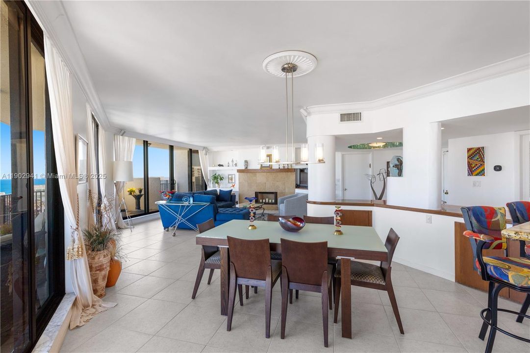 For Sale: $777,500 (2 beds, 2 baths, 1984 Square Feet)