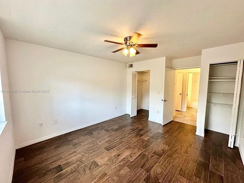 Под контрактом: $2,100 (2 спален, 2 ванн, 1072 Квадратных фут)