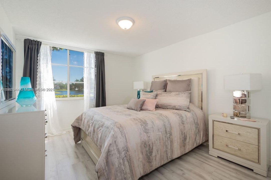 For Rent: $2,200 (2 beds, 1 baths, 817 Square Feet)