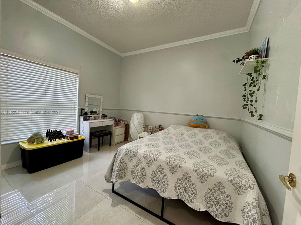 合同活跃: $3,000 (2 贝兹, 2 浴室, 1189 平方英尺)