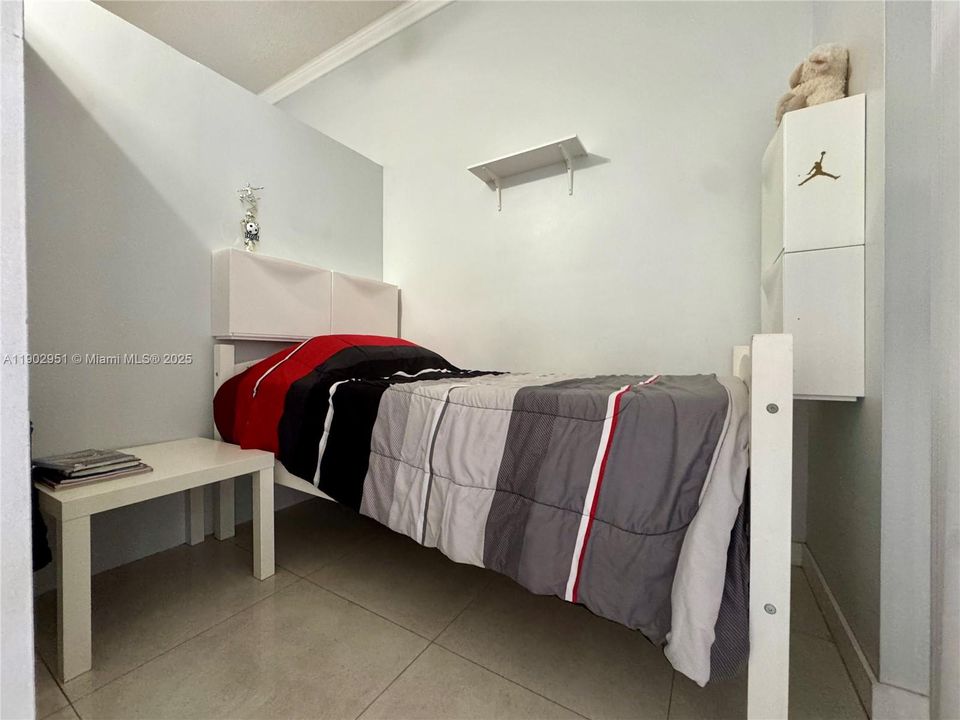 合同活跃: $3,000 (2 贝兹, 2 浴室, 1189 平方英尺)