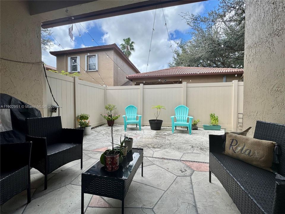 合同活跃: $3,000 (2 贝兹, 2 浴室, 1189 平方英尺)