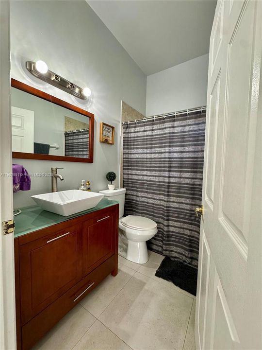 合同活跃: $3,000 (2 贝兹, 2 浴室, 1189 平方英尺)