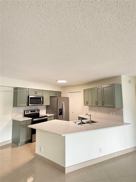 Active With Contract: $2,100 (2 beds, 2 baths, 1024 Square Feet)