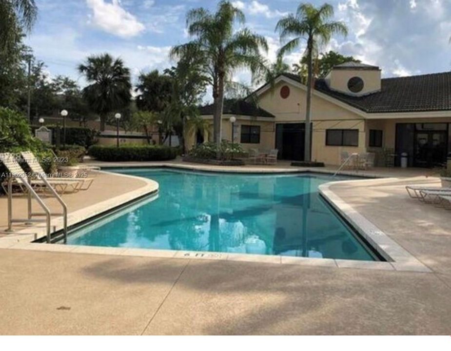 Active With Contract: $2,100 (2 beds, 2 baths, 1024 Square Feet)