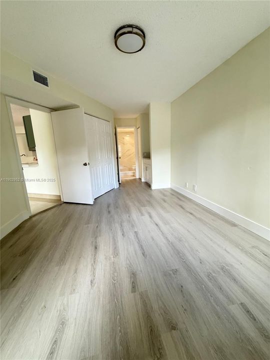 Active With Contract: $2,100 (2 beds, 2 baths, 1024 Square Feet)