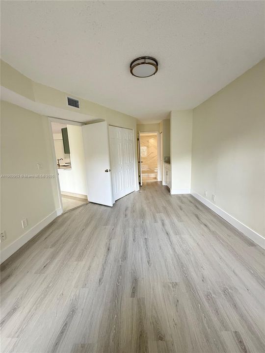 Active With Contract: $2,100 (2 beds, 2 baths, 1024 Square Feet)