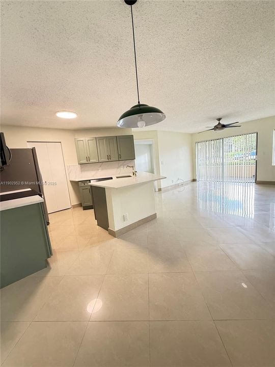 Active With Contract: $2,100 (2 beds, 2 baths, 1024 Square Feet)