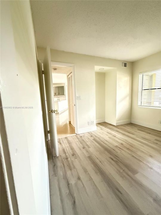 Active With Contract: $2,100 (2 beds, 2 baths, 1024 Square Feet)