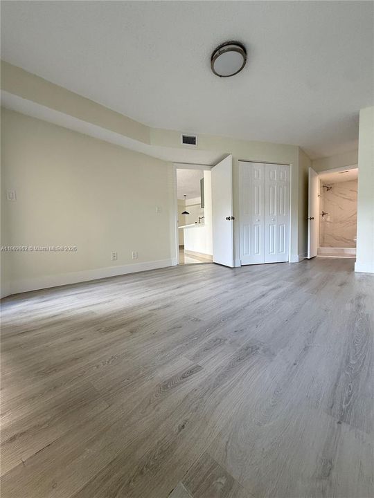 Active With Contract: $2,100 (2 beds, 2 baths, 1024 Square Feet)