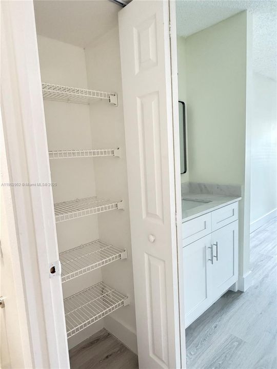 Active With Contract: $2,100 (2 beds, 2 baths, 1024 Square Feet)