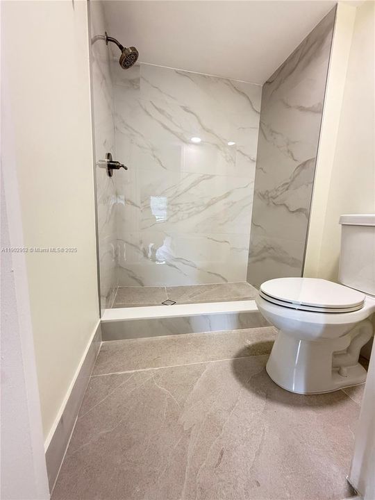 Active With Contract: $2,100 (2 beds, 2 baths, 1024 Square Feet)