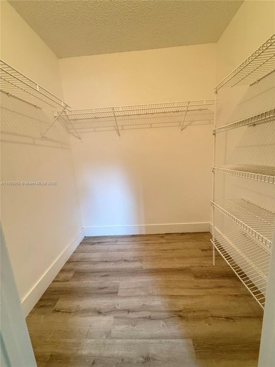 Active With Contract: $2,100 (2 beds, 2 baths, 1024 Square Feet)