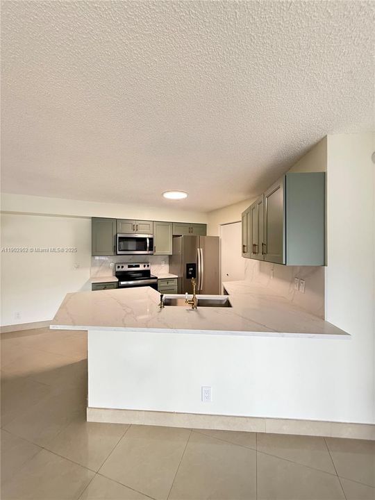 Active With Contract: $2,100 (2 beds, 2 baths, 1024 Square Feet)