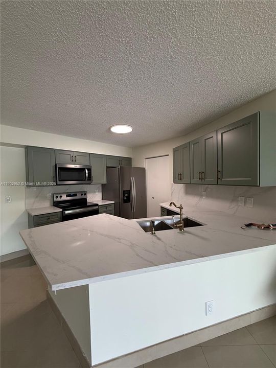 Active With Contract: $2,100 (2 beds, 2 baths, 1024 Square Feet)