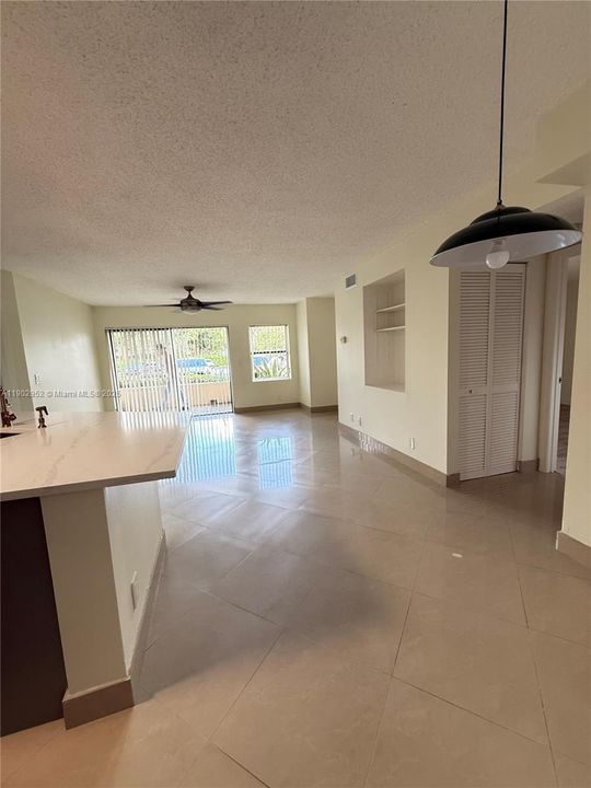 Active With Contract: $2,100 (2 beds, 2 baths, 1024 Square Feet)