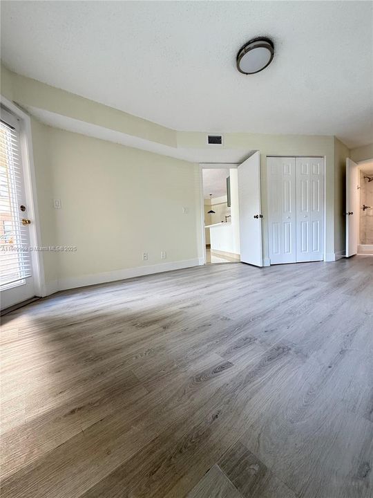 Active With Contract: $2,100 (2 beds, 2 baths, 1024 Square Feet)