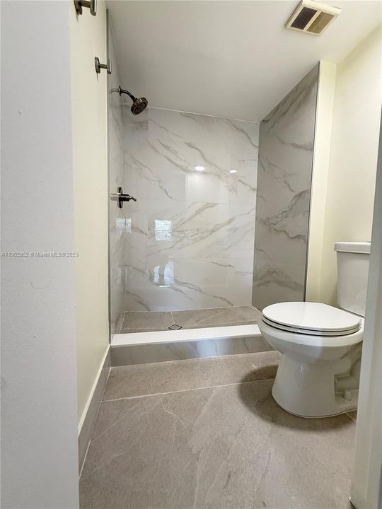 Active With Contract: $2,100 (2 beds, 2 baths, 1024 Square Feet)