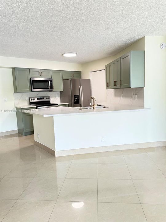 Active With Contract: $2,100 (2 beds, 2 baths, 1024 Square Feet)