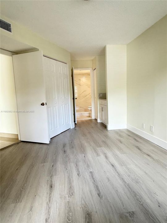 Active With Contract: $2,100 (2 beds, 2 baths, 1024 Square Feet)