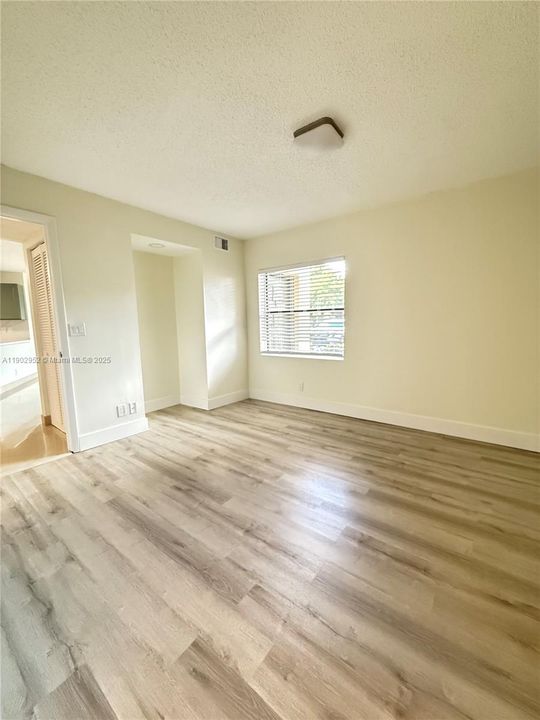 Active With Contract: $2,100 (2 beds, 2 baths, 1024 Square Feet)