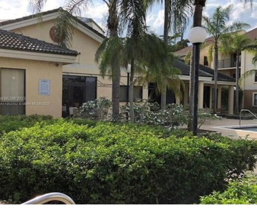 Active With Contract: $2,100 (2 beds, 2 baths, 1024 Square Feet)