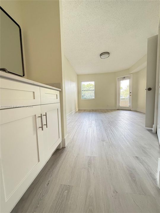 Active With Contract: $2,100 (2 beds, 2 baths, 1024 Square Feet)