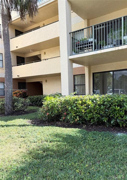 Active With Contract: $2,100 (2 beds, 2 baths, 1024 Square Feet)