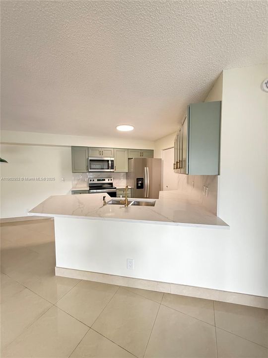 Active With Contract: $2,100 (2 beds, 2 baths, 1024 Square Feet)