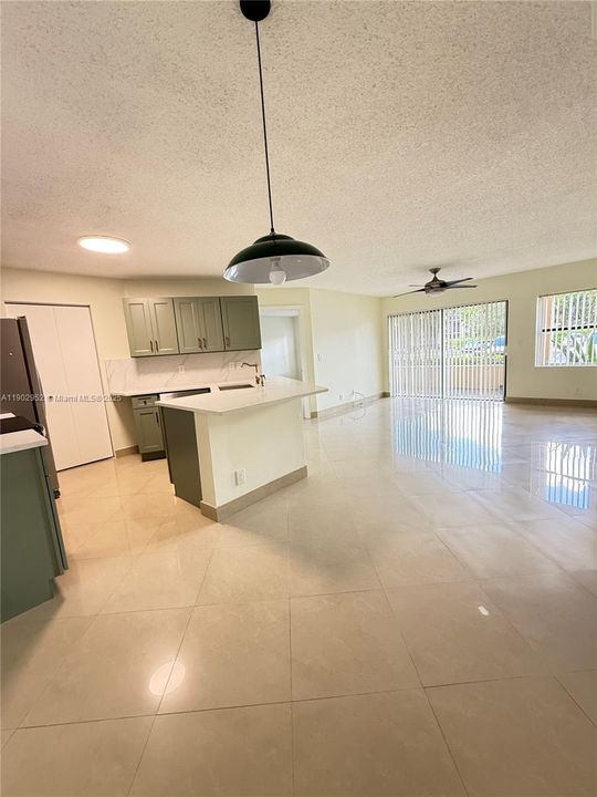 Active With Contract: $2,100 (2 beds, 2 baths, 1024 Square Feet)