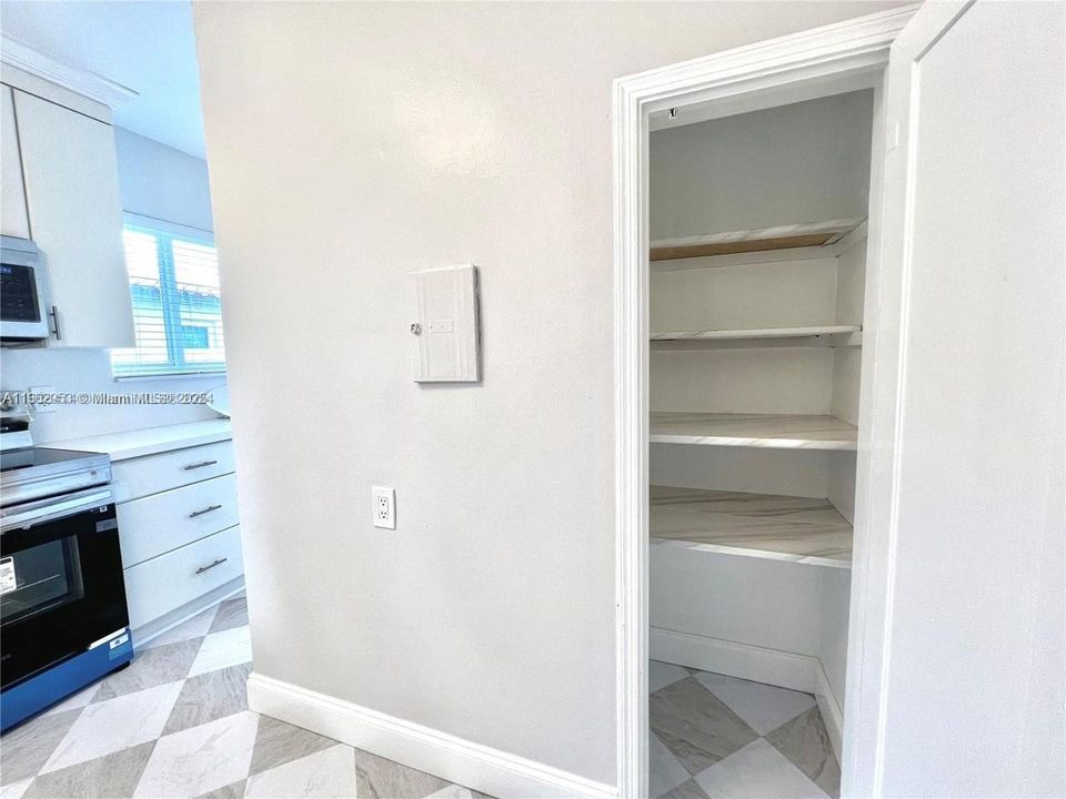 Recently Rented: $3,500 (2 beds, 1 baths, 1065 Square Feet)