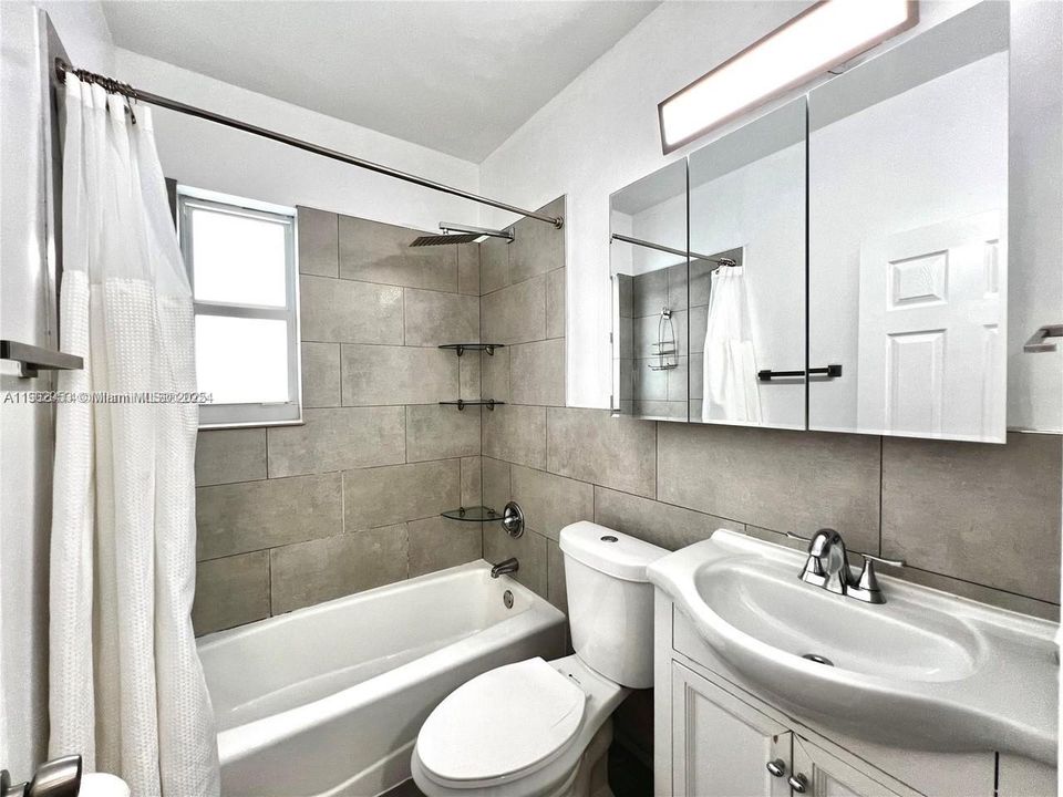 Recently Rented: $3,500 (2 beds, 1 baths, 1065 Square Feet)