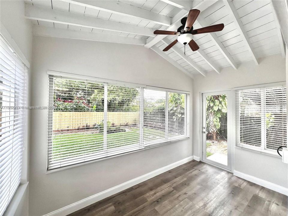 Recently Rented: $3,500 (2 beds, 1 baths, 1065 Square Feet)