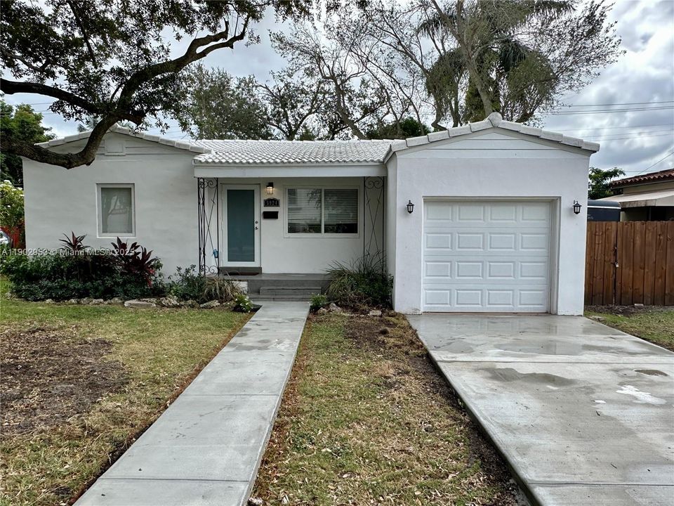 Recently Rented: $3,500 (2 beds, 1 baths, 1065 Square Feet)