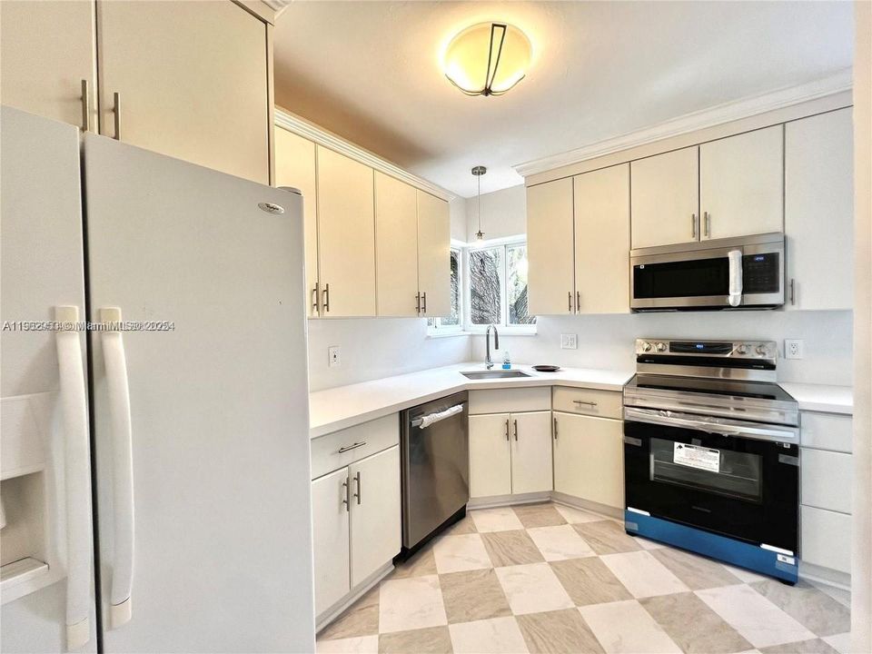 Recently Rented: $3,500 (2 beds, 1 baths, 1065 Square Feet)