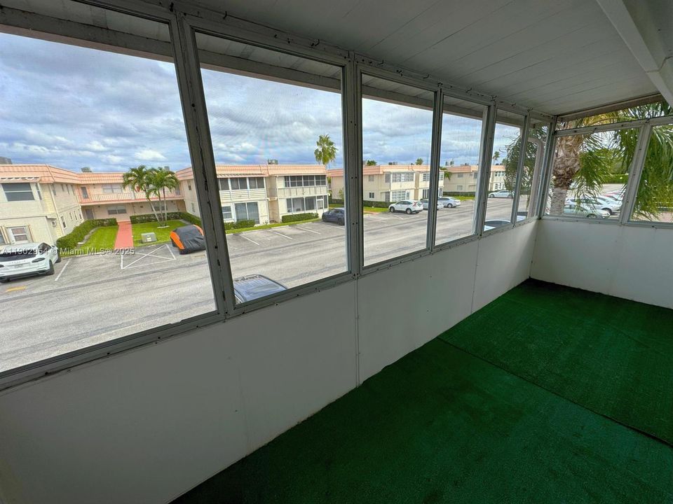 For Rent: $1,380 (1 beds, 1 baths, 720 Square Feet)