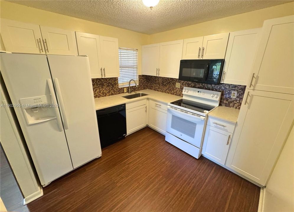 Recently Rented: $2,295 (3 beds, 2 baths, 1120 Square Feet)